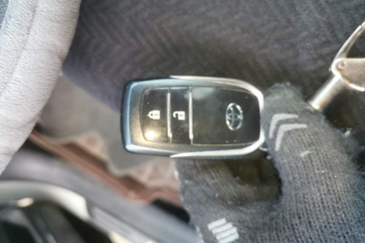 Used Toyota RAV4 2013 2.5L Automatic 4x4 Elite Edition Vehicle Key