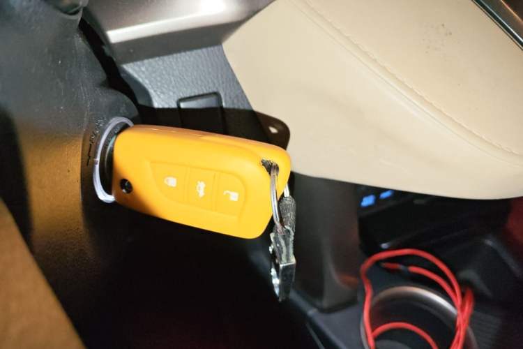 Used Toyota RAV4 2013 2.0L CVT Two-Wheel Drive Urban Edition Vehicle Key