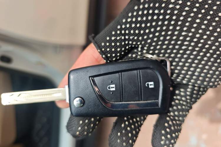 Used Toyota RAV4 2013 2.0L CVT Two-Wheel Drive Urban Edition Vehicle Key