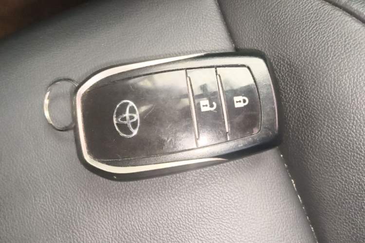 Used Toyota RAV4 2013 2.0L CVT Four-Wheel Drive New Edition Vehicle Key