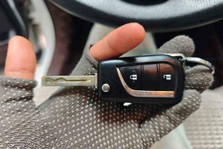 Used Toyota RAV4 2013 2.0L CVT Two-Wheel Drive Urban Edition Vehicle Key