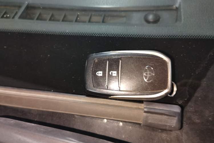 Used Toyota RAV4 2013 2.0L CVT Four-Wheel Drive New Edition Vehicle Key