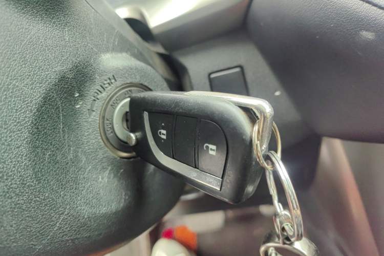 Used Toyota RAV4 2013 2.0L CVT Four-Wheel Drive Fashion Edition Vehicle Key