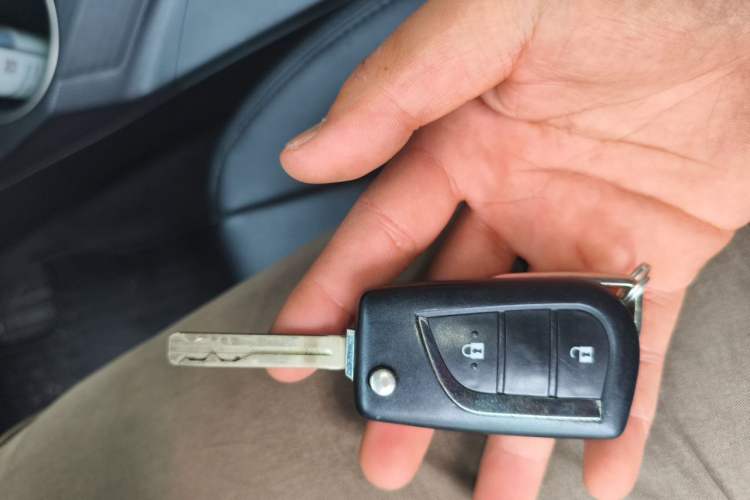 Used Toyota RAV4 2013 2.0L CVT Two-Wheel Drive Urban Edition Vehicle Key