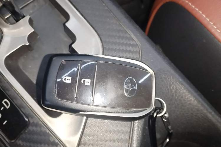 Used Toyota RAV4 2013 2.5L Automatic 4x4 Luxury Edition Vehicle Key