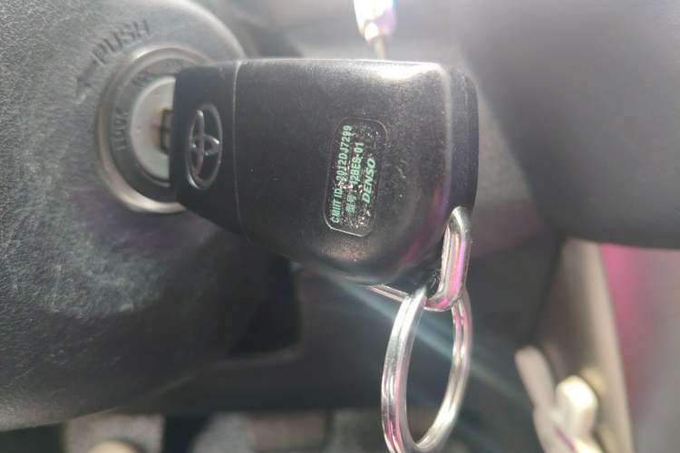 Used Toyota RAV4 2013 2.0L CVT Four-Wheel Drive Fashion Edition Vehicle Key