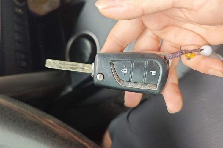 Used Toyota RAV4 2013 2.0L CVT Two-Wheel Drive Urban Edition Vehicle Key