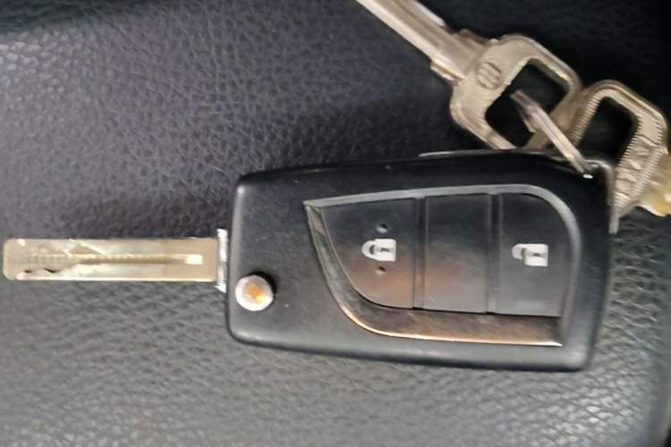 Used Toyota RAV4 2013 2.0L CVT Two-Wheel Drive Urban Edition Vehicle Key
