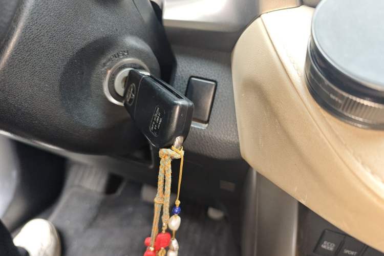 Used Toyota RAV4 2013 2.0L CVT Two-Wheel Drive Urban Edition Vehicle Key