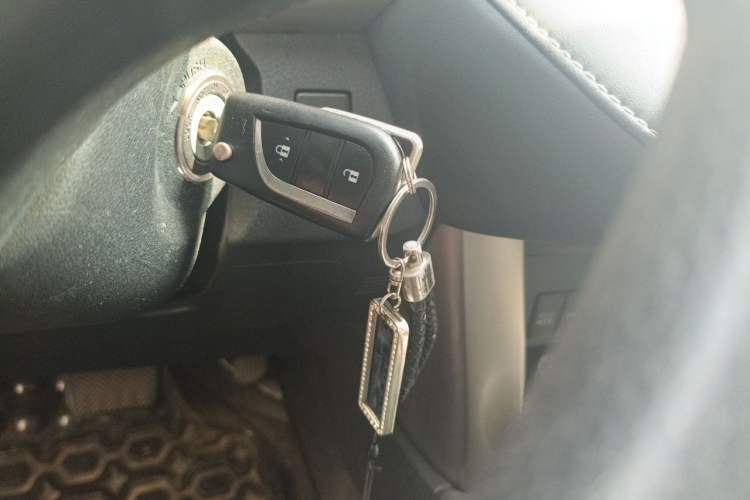 Used Toyota RAV4 2013 2.0L CVT Four-Wheel Drive Fashion Edition Vehicle Key