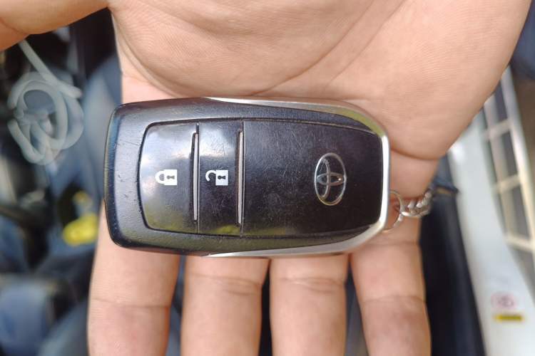 Used Toyota RAV4 2013 2.5L Automatic 4x4 Elite Edition Vehicle Key