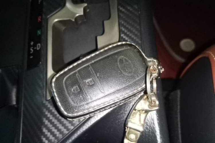 Used Toyota RAV4 2013 2.5L Automatic 4x4 Elite Edition Vehicle Key