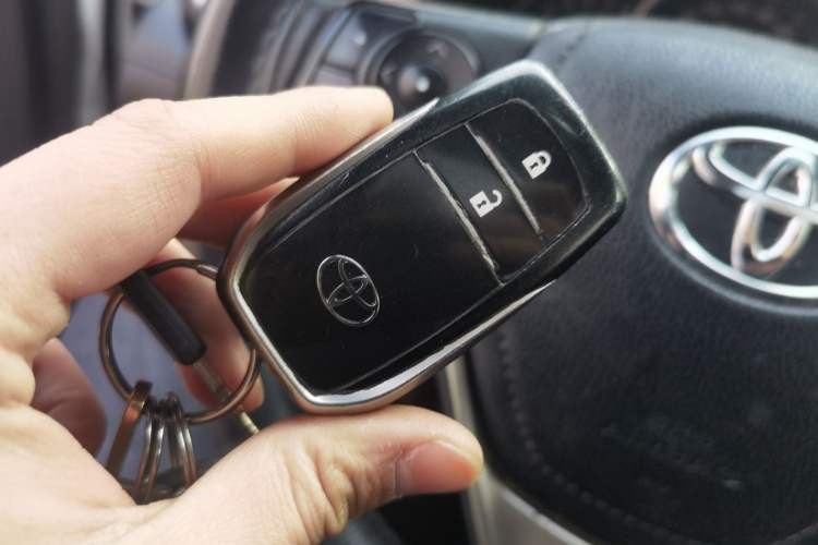 Used Toyota RAV4 2013 2.5L Automatic 4x4 Luxury Edition Vehicle Key