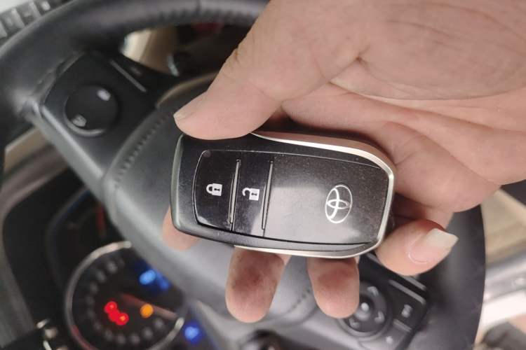 Used Toyota RAV4 2013 2.0L CVT Four-Wheel Drive New Edition Vehicle Key