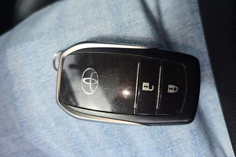 Used Toyota RAV4 2013 2.5L Automatic 4x4 Elite Edition Vehicle Key