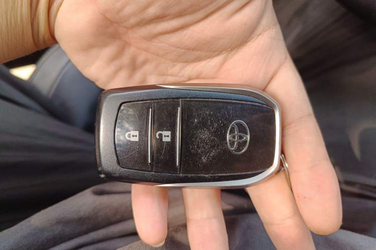 Used Toyota RAV4 2013 2.5L Automatic 4x4 Elite Edition Vehicle Key