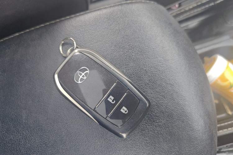 Used Toyota RAV4 2013 2.0L CVT Four-Wheel Drive New Edition Vehicle Key