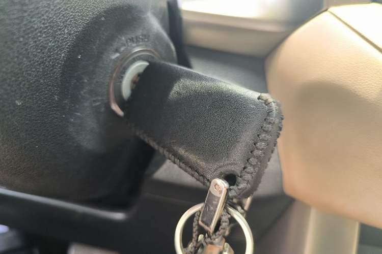 Used Toyota RAV4 2013 2.0L CVT Two-Wheel Drive Urban Edition Vehicle Key