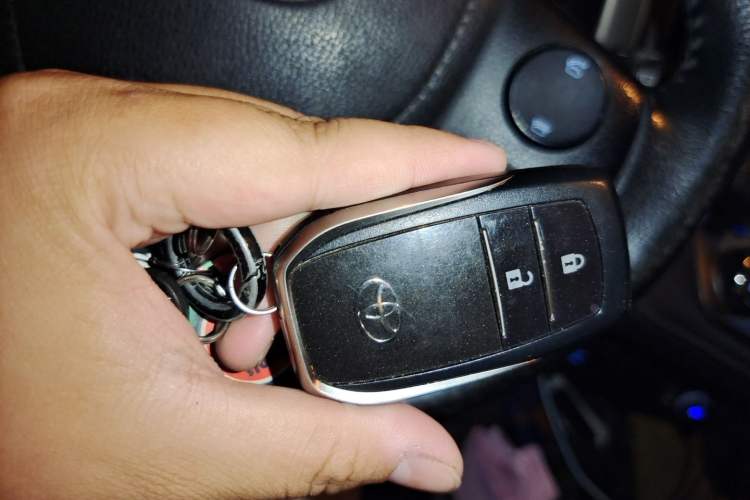Used Toyota RAV4 2013 2.5L Automatic 4x4 Elite Edition Vehicle Key