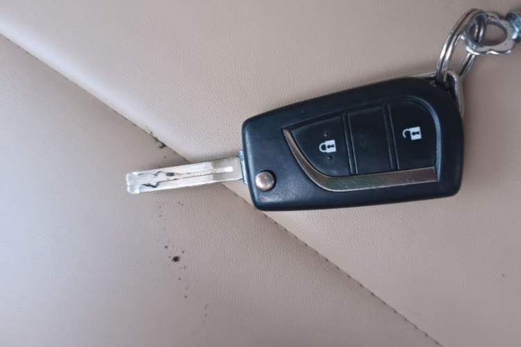 Used Toyota RAV4 2013 2.0L CVT Two-Wheel Drive Urban Edition Vehicle Key
