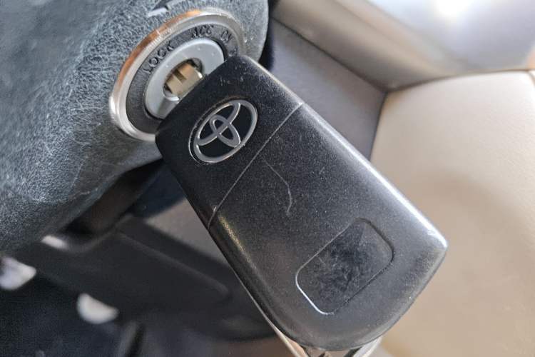 Used Toyota RAV4 2013 2.0L CVT Two-Wheel Drive Urban Edition Vehicle Key