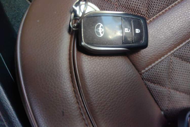 Used Toyota RAV4 2013 2.5L Automatic 4x4 Elite Edition Vehicle Key