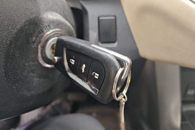 Used Toyota RAV4 2013 2.0L CVT Two-Wheel Drive Urban Edition Vehicle Key