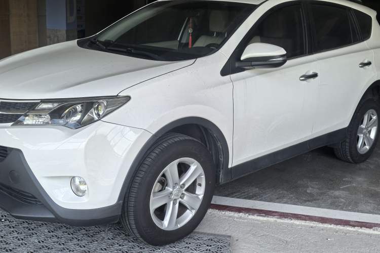 Used Toyota RAV4 2013 2.0L CVT Four-Wheel Drive New Edition Guazi used car, China used car export, Used car for sale, Used  cars, Cheapest cars for sale