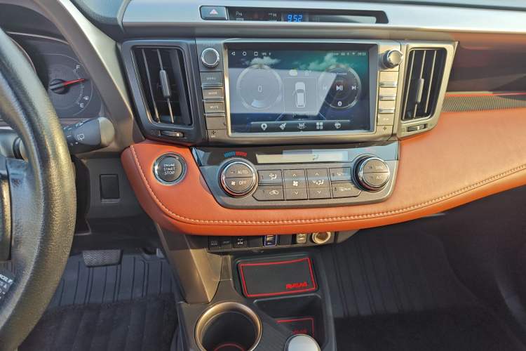 Used Toyota RAV4 2013 2.5L Automatic 4x4 Elite Edition Audio And AC Panel