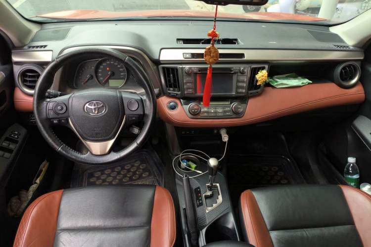Used Toyota RAV4 2013 2.5L Automatic 4x4 Elite Edition Center Console