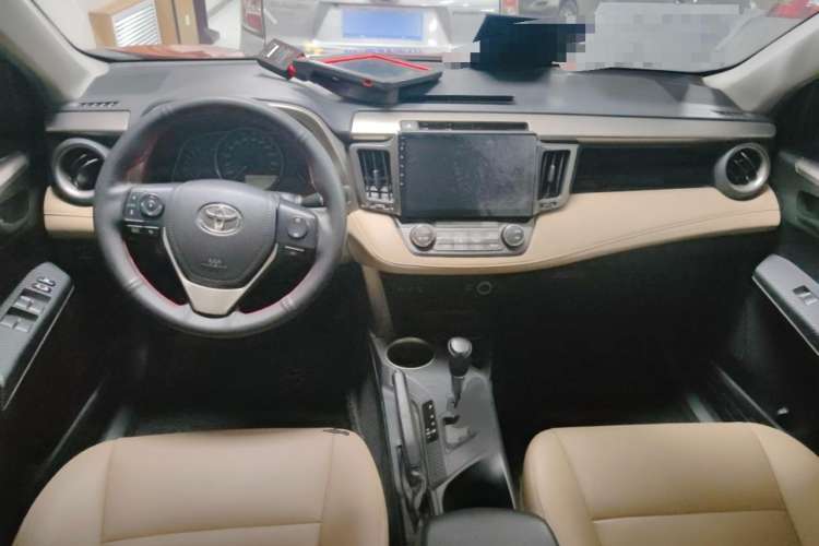 Used Toyota RAV4 2013 2.0L CVT Four-Wheel Drive Fashion Edition Center Console