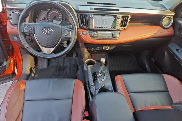 Used Toyota RAV4 2013 2.5L Automatic 4x4 Elite Edition Center Console