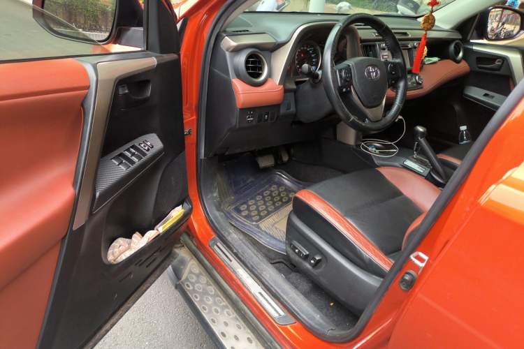 Used Toyota RAV4 2013 2.5L Automatic 4x4 Elite Edition Driver Seat