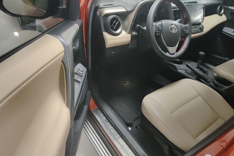 Used Toyota RAV4 2013 2.0L CVT Four-Wheel Drive Fashion Edition Driver Seat