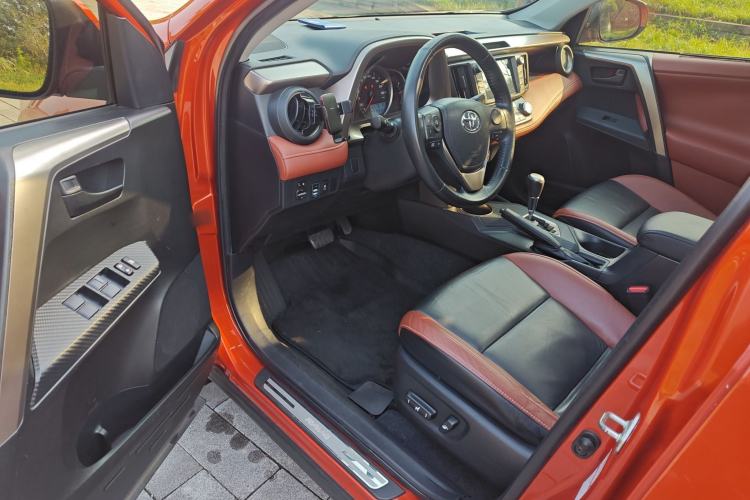 Used Toyota RAV4 2013 2.5L Automatic 4x4 Elite Edition Driver Seat
