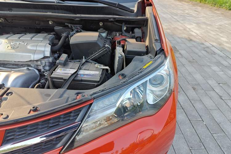 Used Toyota RAV4 2013 2.5L Automatic 4x4 Elite Edition Engine Bay Left
