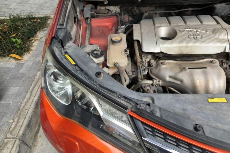 Used Toyota RAV4 2013 2.5L Automatic 4x4 Elite Edition Engine Bay Right
