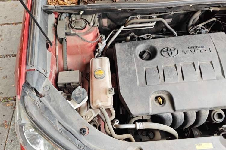 Used Toyota RAV4 2013 2.0L CVT Two-Wheel Drive Urban Edition Engine Bay Right