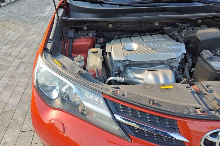 Used Toyota RAV4 2013 2.5L Automatic 4x4 Elite Edition Engine Bay Right