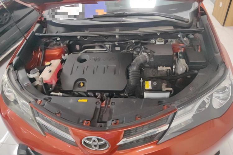 Used Toyota RAV4 2013 2.0L CVT Four-Wheel Drive Fashion Edition Engine Bay