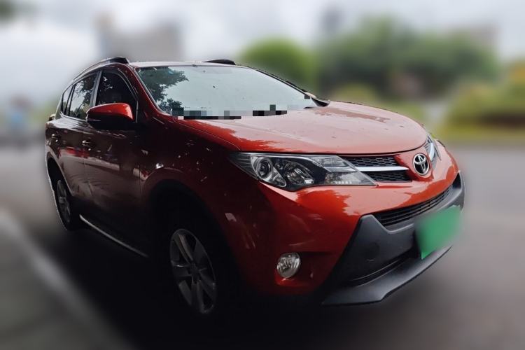 Used Toyota RAV4 2013 2.0L CVT Two-Wheel Drive Urban Edition Front Right 45 Deg