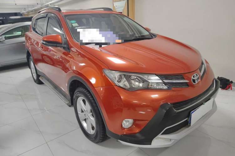 Used Toyota RAV4 2013 2.0L CVT Four-Wheel Drive Fashion Edition Front Right 45 Deg
