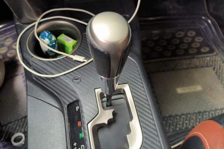 Used Toyota RAV4 2013 2.5L Automatic 4x4 Elite Edition Gear Lever