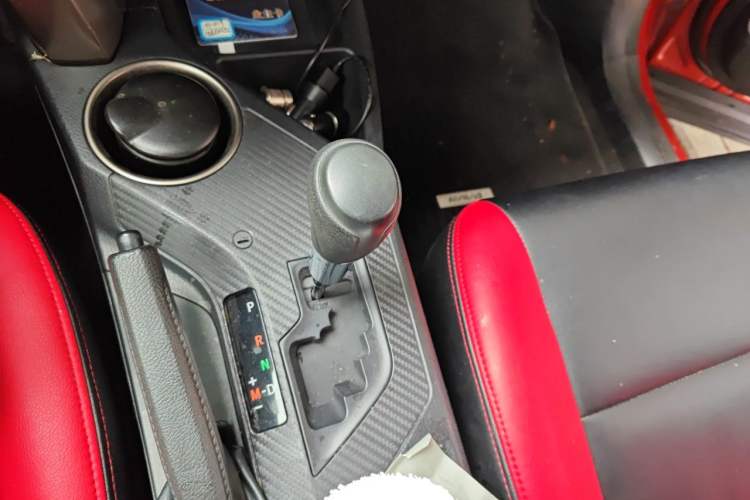 Used Toyota RAV4 2013 2.0L CVT Two-Wheel Drive Urban Edition Gear Lever