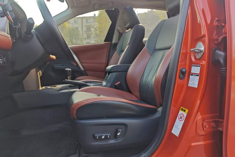 Used Toyota RAV4 2013 2.5L Automatic 4x4 Elite Edition Left Front Seat