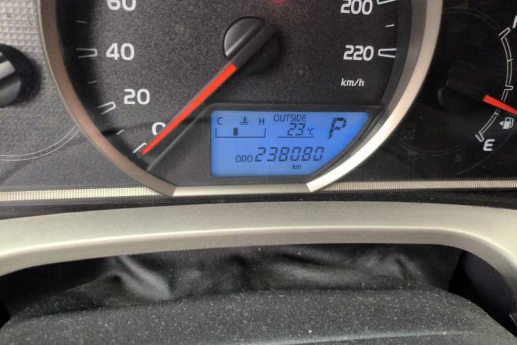 Used Toyota RAV4 2013 2.5L Automatic 4x4 Elite Edition Odometer Close Up