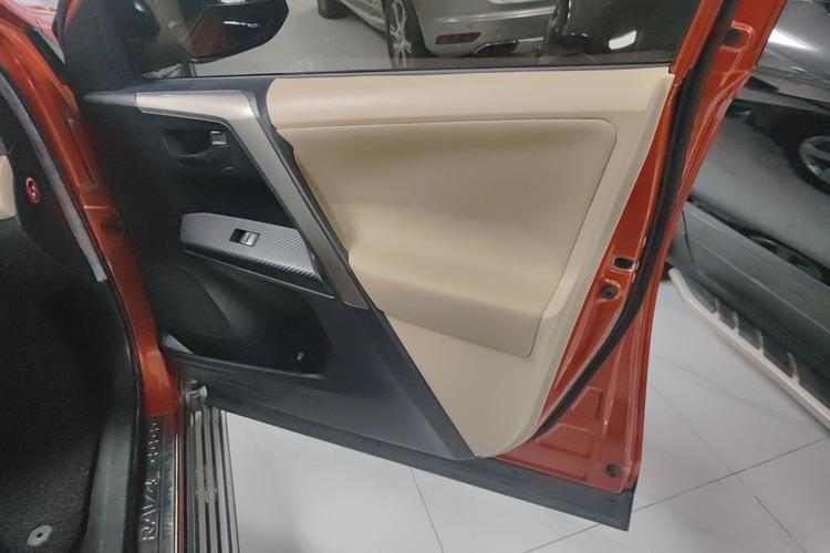 Used Toyota RAV4 2013 2.0L CVT Four-Wheel Drive Fashion Edition Right Front Door Interior