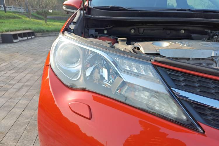 Used Toyota RAV4 2013 2.5L Automatic 4x4 Elite Edition Right Front Headlight