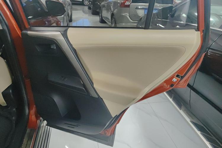 Used Toyota RAV4 2013 2.0L CVT Four-Wheel Drive Fashion Edition Right Rear Door Interior
