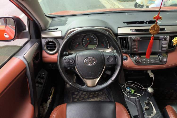 Used Toyota RAV4 2013 2.5L Automatic 4x4 Elite Edition Steering Wheel